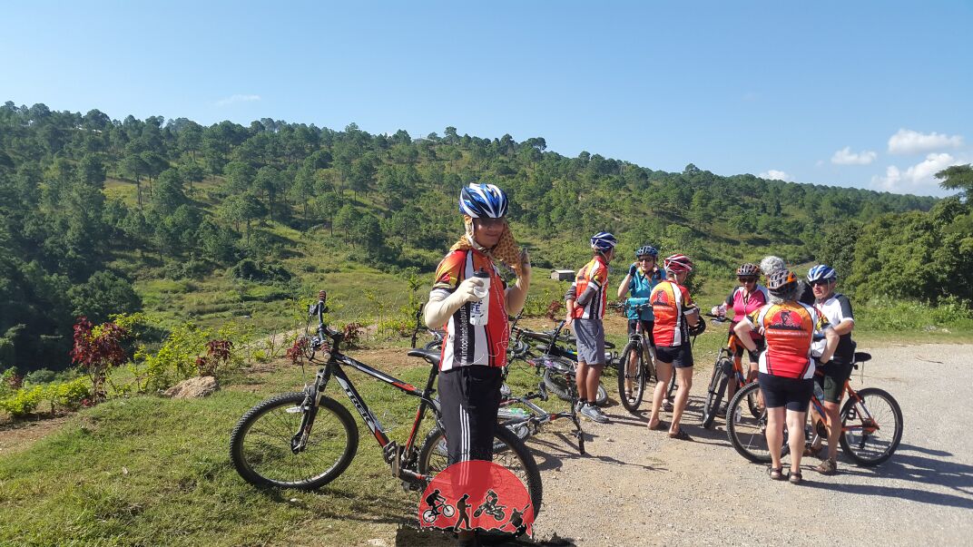 Phnom Penh Cycle To Mekong Island and Weaving Villages – 1 day